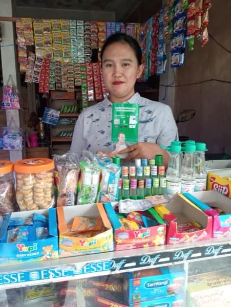 Mitra Bisadagang di tokonya (8)