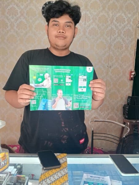 Mitra Bisadagang di tokonya (10)