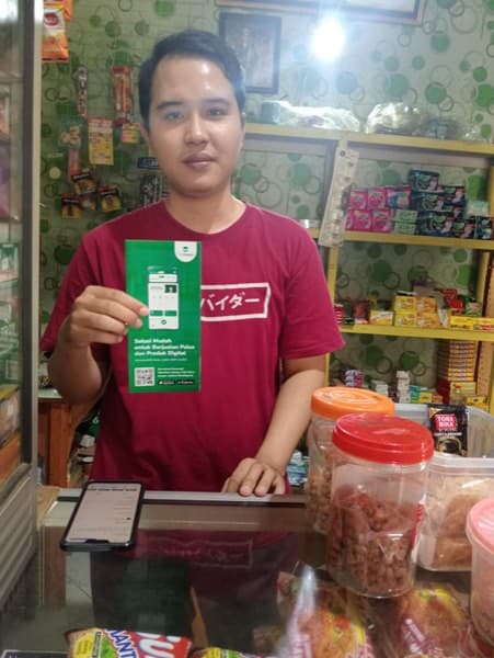 Mitra Bisadagang di tokonya (15)