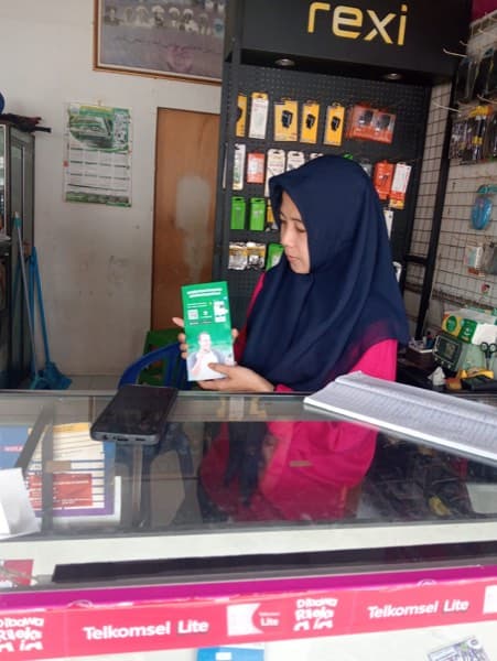 Mitra Bisadagang di tokonya (19)