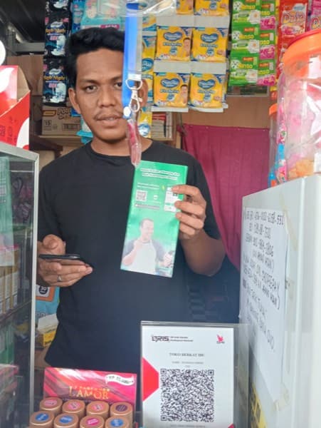 Mitra Bisadagang di tokonya (21)