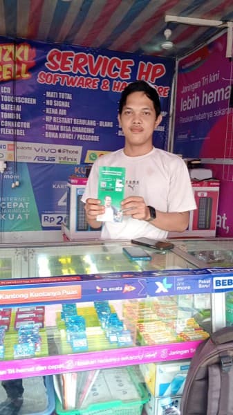 Mitra Bisadagang di tokonya (24)